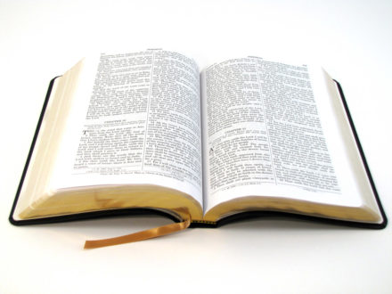 Dessin d'une bible ouverte